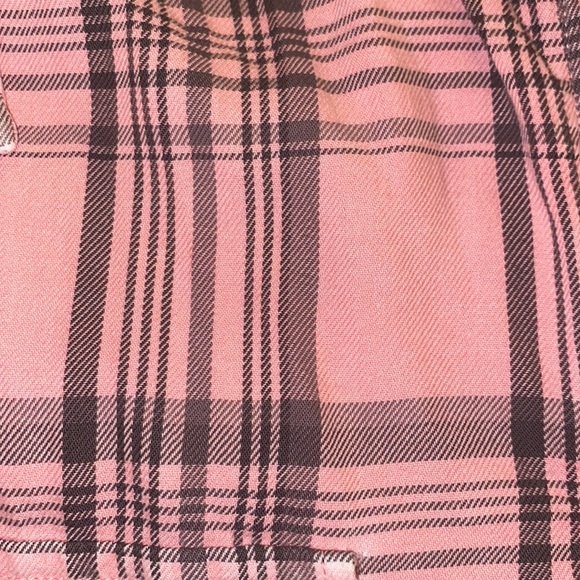 EUC Levi’s Pink and Black Plaid Cropped Cotton Shirt - Picture 2 of 6